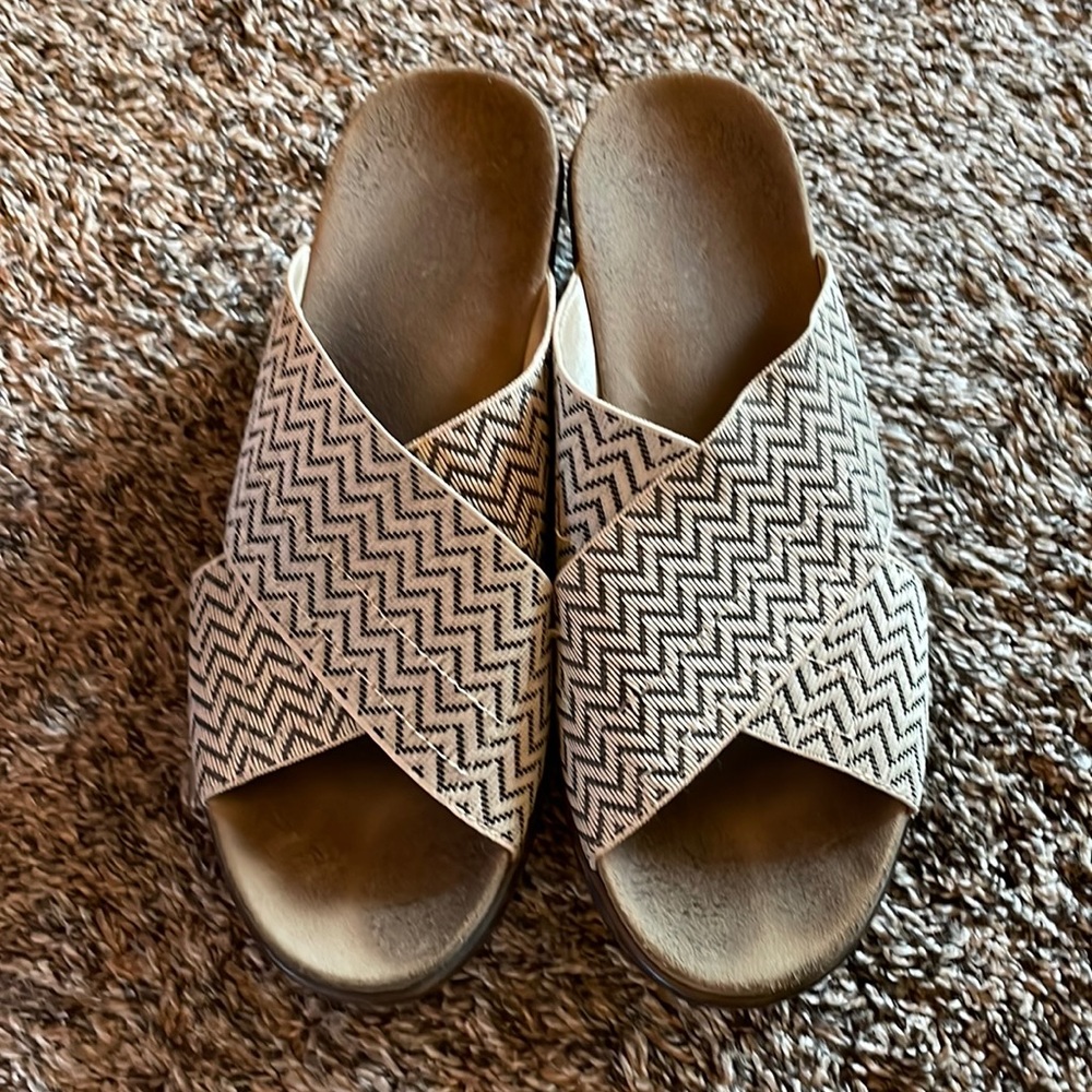 GUC Umberto Raffini Nolce chevron wedges size 40 (8.5)